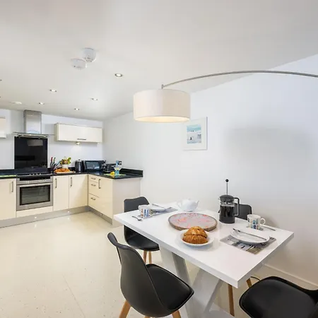 25 Rocklands In Newquay *