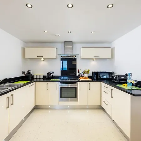 25 Rocklands In Newquay *